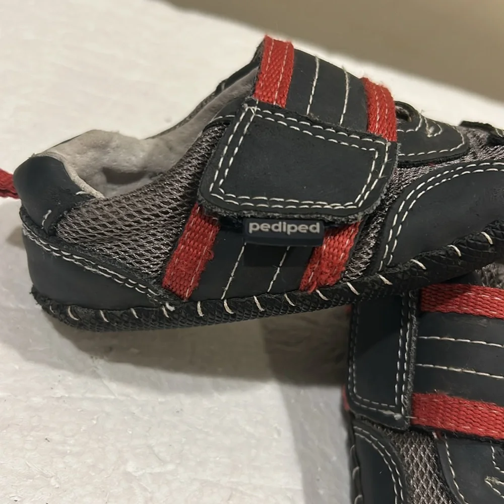 Pediped kids mesh/leather wide loop closure size 5.5-6 (18-24M) black red